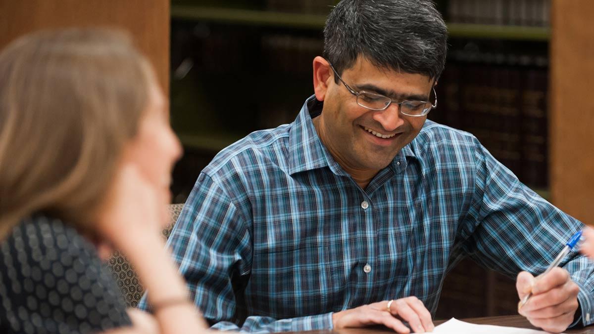 Sunil Ramalingam working with students in the library